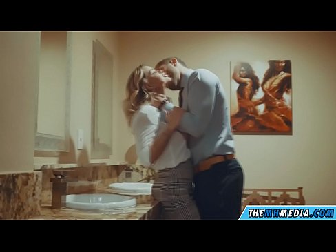 ❤️ Когато наедряла блондинка ви съблазни в обществена тоалетна Красиво порно в bg.comicsporn.ru